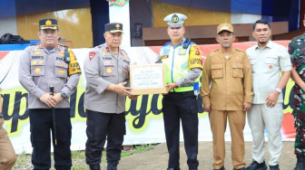 Wakapolda Cek Pos Pelayanan Operasi Lilin 2024,Pastikan Natal 2024 di Provinsi Jambi Berjalan Dengan Aman